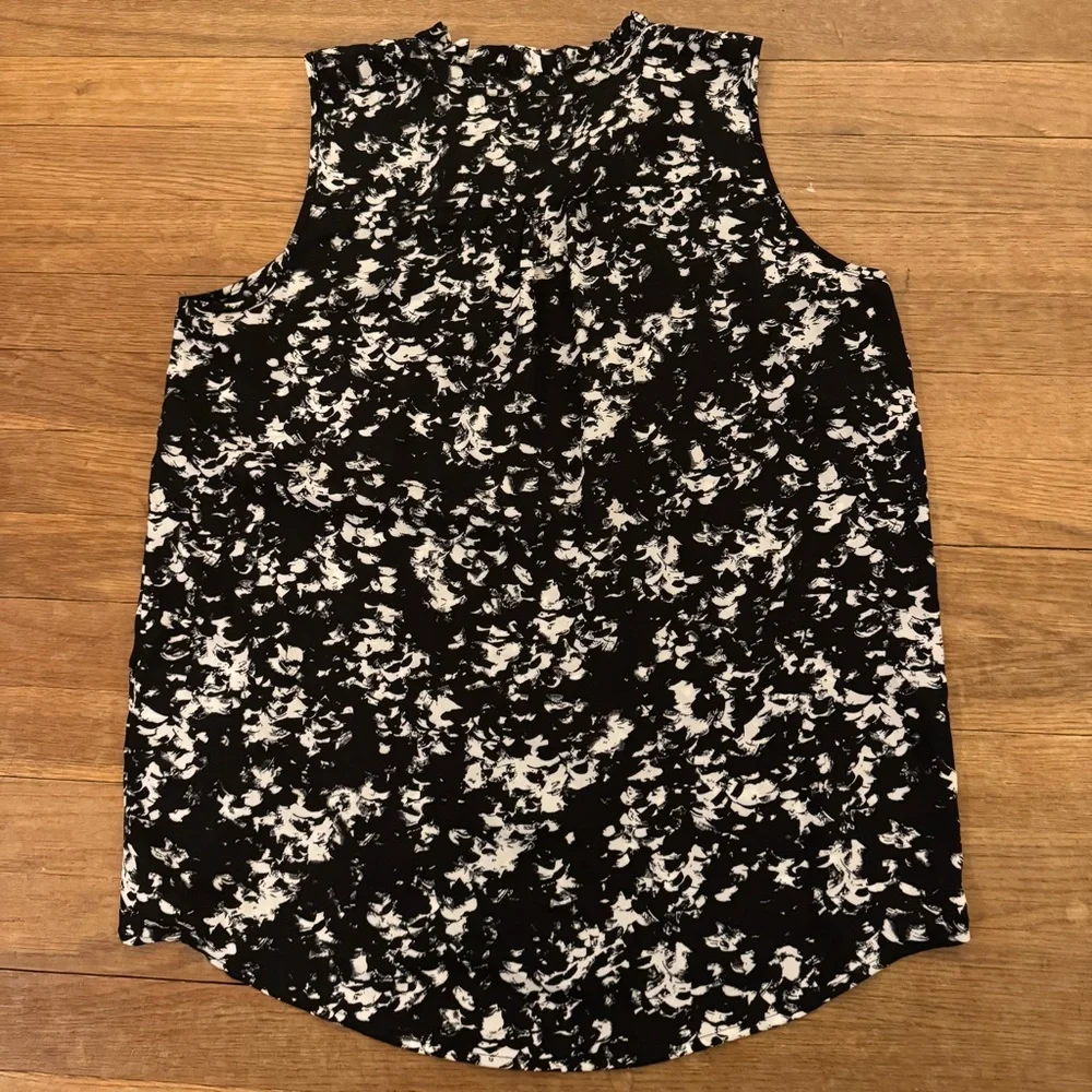 Simply Vera black white sleeveless slip on blouse size small S b52
